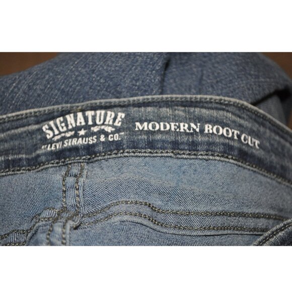 Levi Signature womens blue jeans modern boot cut size 14M (8K) - Picture 7 of 10